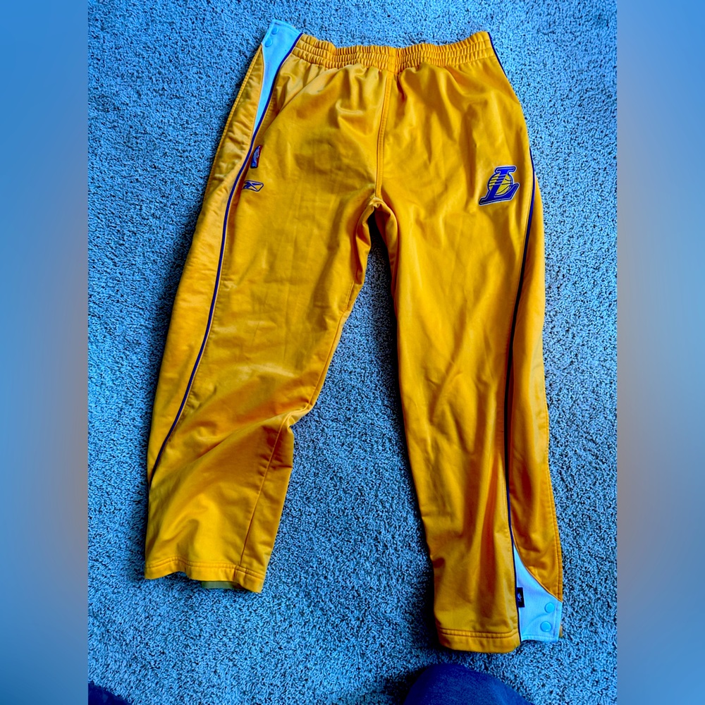 Men’s Lakers XL breakaway yellow gold pants